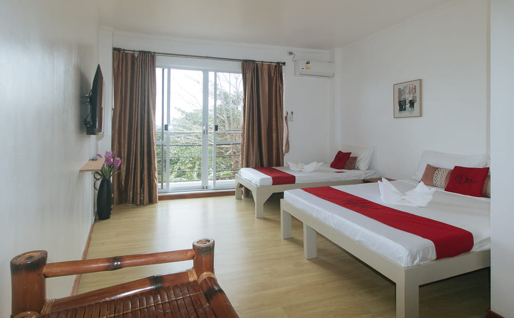 RedDoorz Deluxe Room