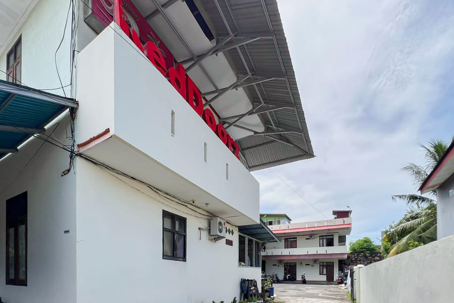 RedDoorz @ Malalayang Manado