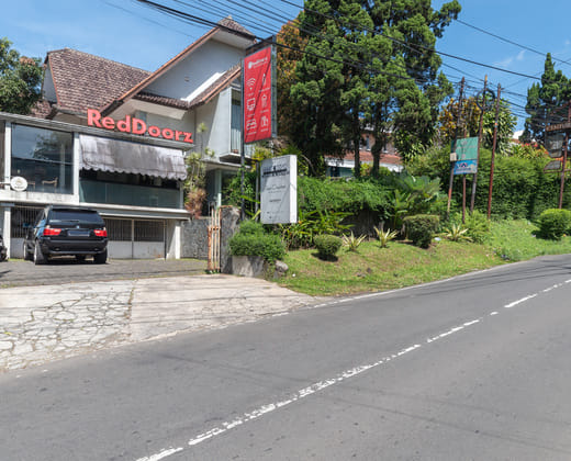 RedDoorz near Upi Sersan Bajuri Bandung