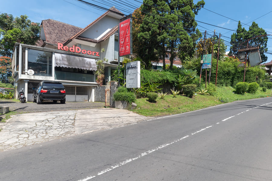 RedDoorz near Upi Sersan Bajuri Bandung