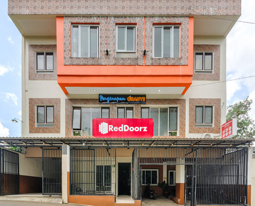 RedDoorz near The Jungle Waterpark Bogor