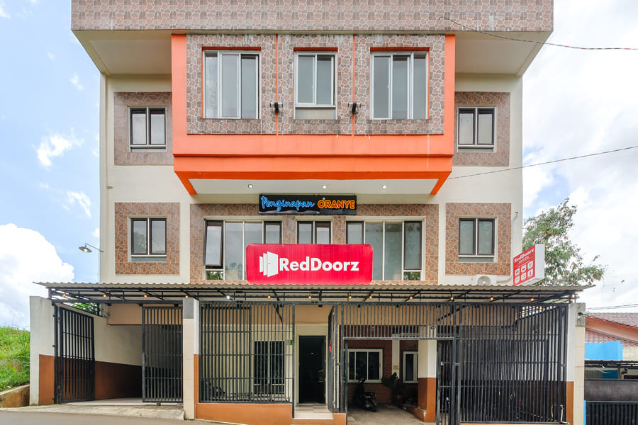 RedDoorz near The Jungle Waterpark Bogor