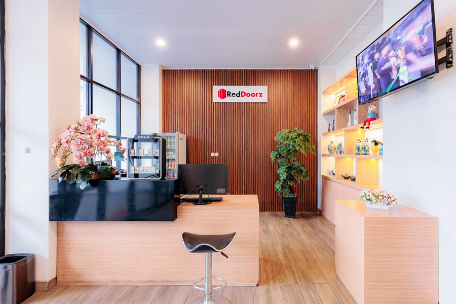 RedDoorz near Taman Palem