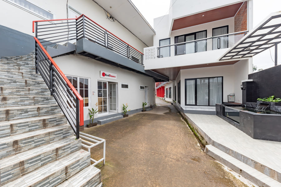 RedDoorz near Happy Farm Ciwidey