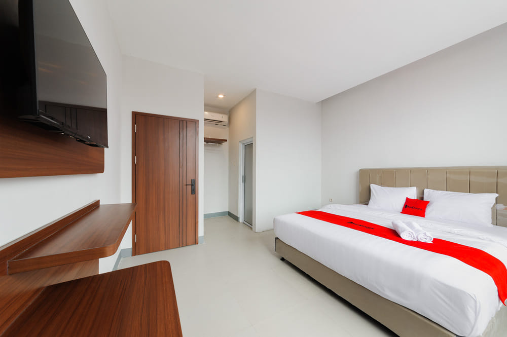 RedDoorz Executive Room (3 Adults)