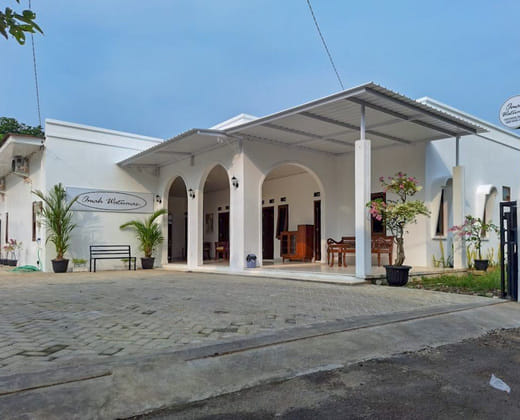 Reddoorz Syariah @Omahwatumas Near Amikom Purwokerto
