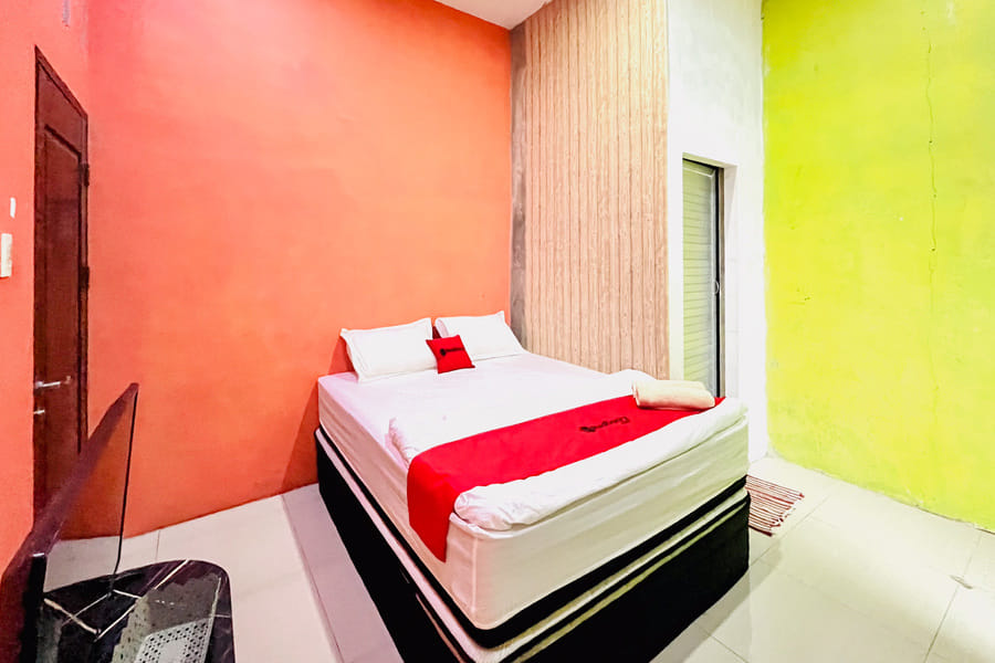 RedDoorz @ MCLOS Syariah Guest House Rantau Perapat