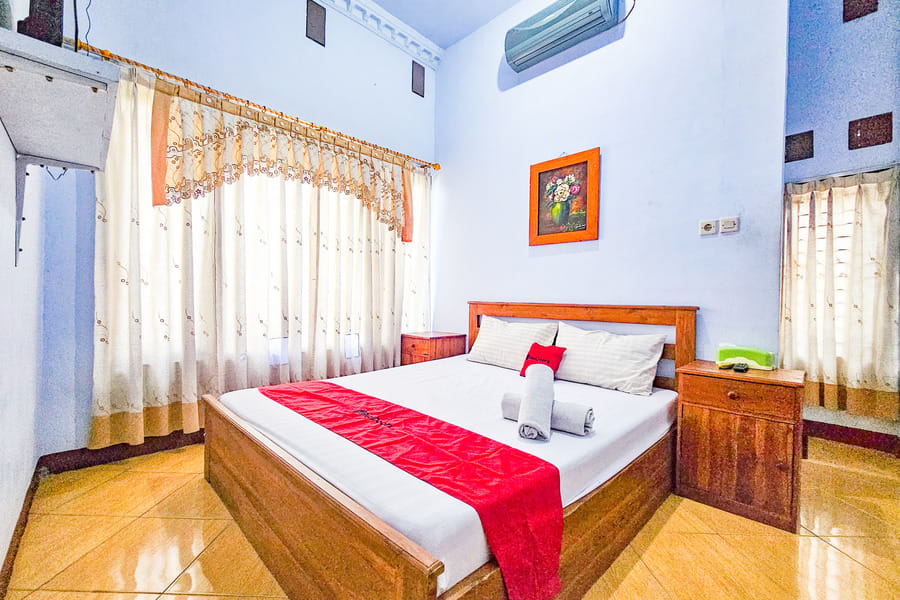 RedDoorz Syariah near Stadion Merdeka Jombang