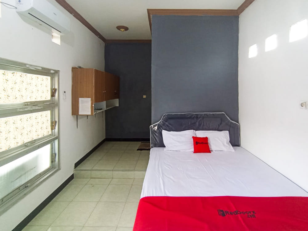 RedDoorz Room