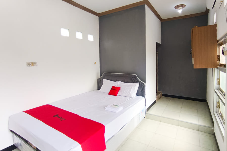 RedDoorz @ Brawijaya Central Kampung Inggris