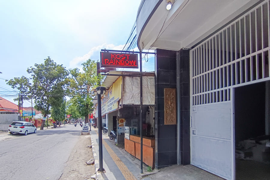 RedDoorz @ Brawijaya Central Kampung Inggris