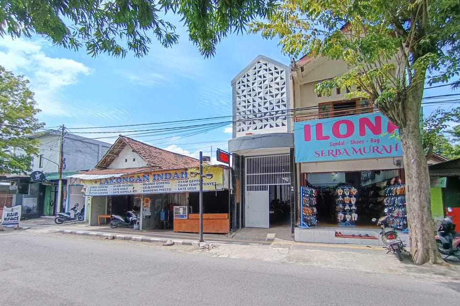 RedDoorz @ Brawijaya Central Kampung Inggris