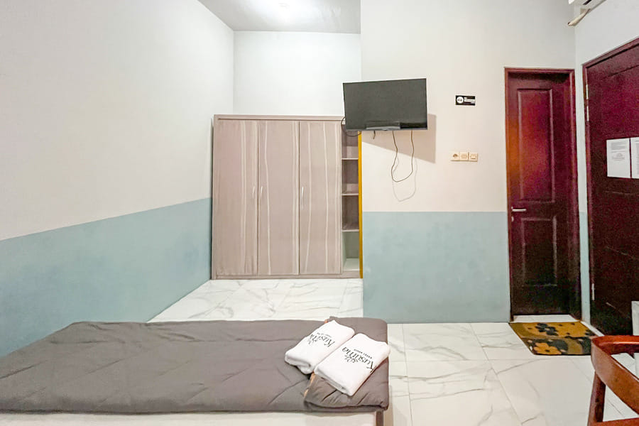 Kusuma Guest House Jombang RedPartner near Station Jombang