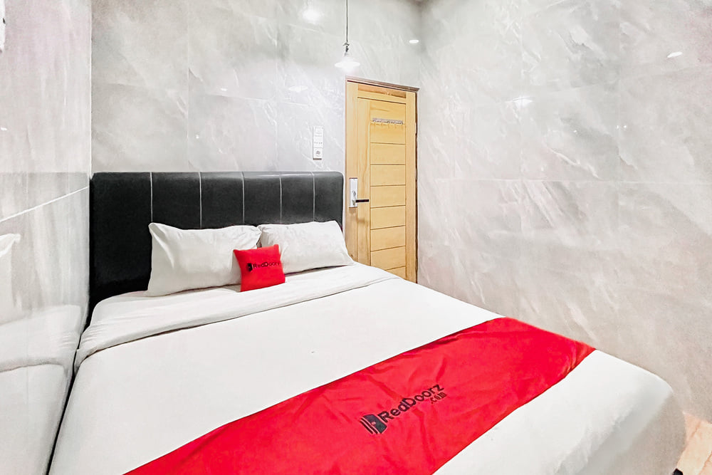 RedDoorz Room