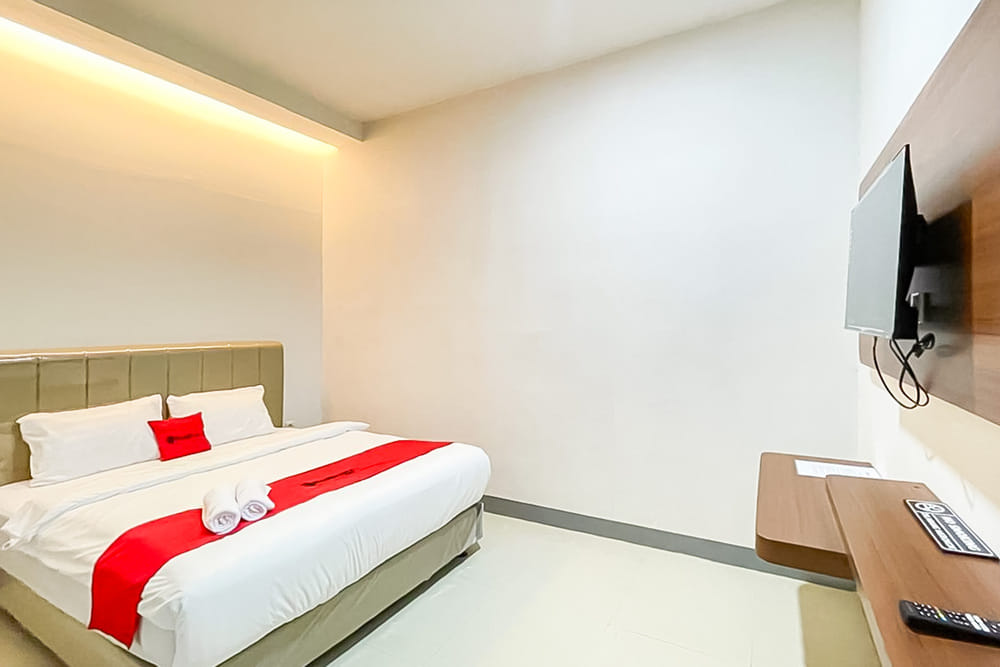 RedDoorz Deluxe Room
