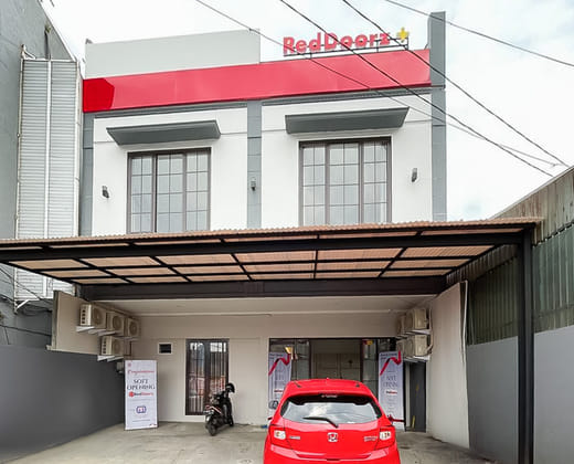 RedDoorz Plus Near Kebun Raya Bogor