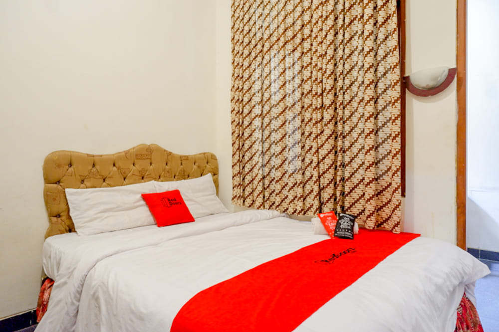 RedDoorz Room