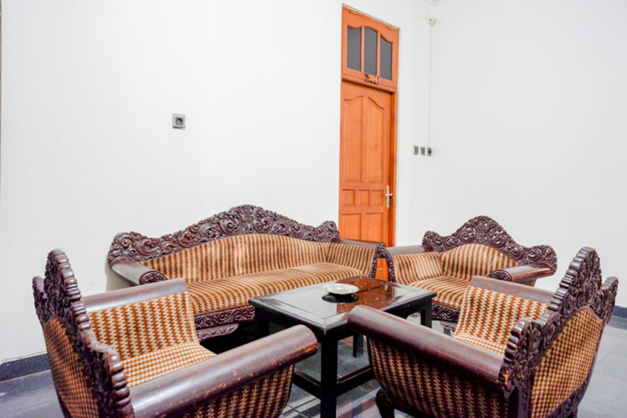 RedDoorz near Tugu Yogyakarta