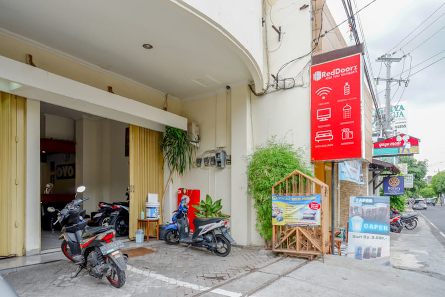 RedDoorz near Tugu Yogyakarta