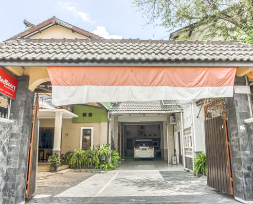 RedDoorz Syariah @ Raya Tajem Maguwo
