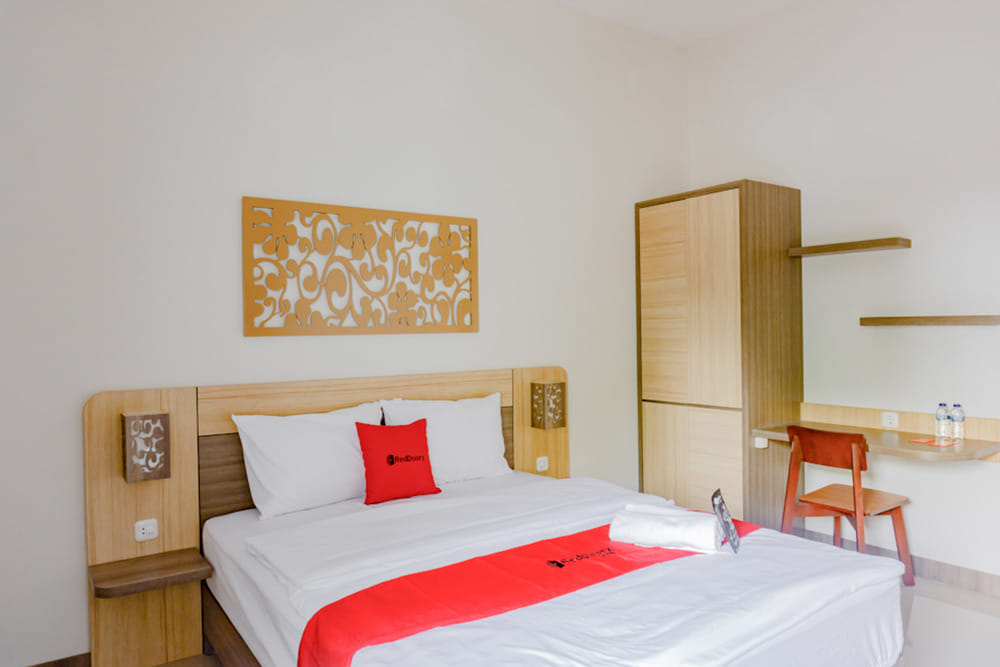 RedDoorz Deluxe Room