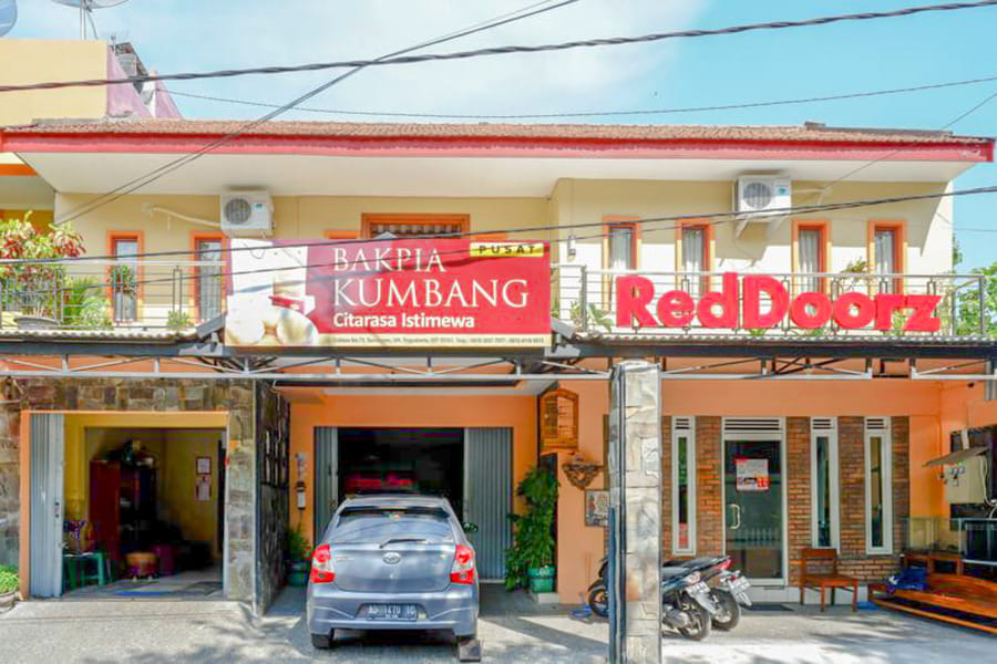 RedDoorz near XT Square 3