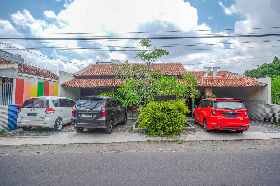RedDoorz near Lotte Mart Maguwoharjo Yogyakarta