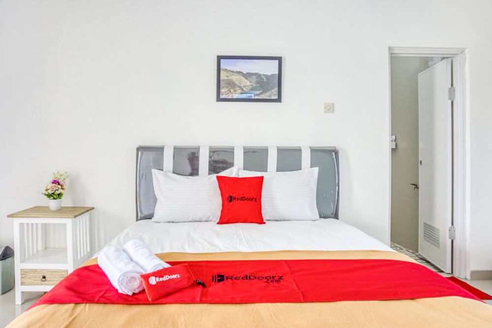 RedDoorz Deluxe Room