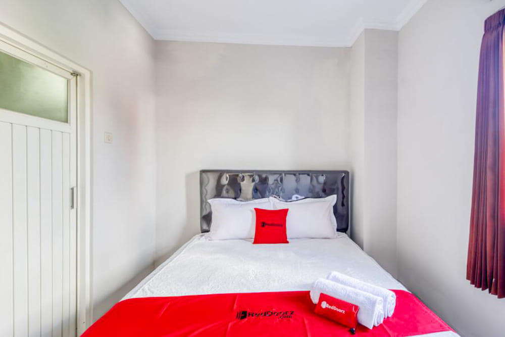 RedDoorz Room