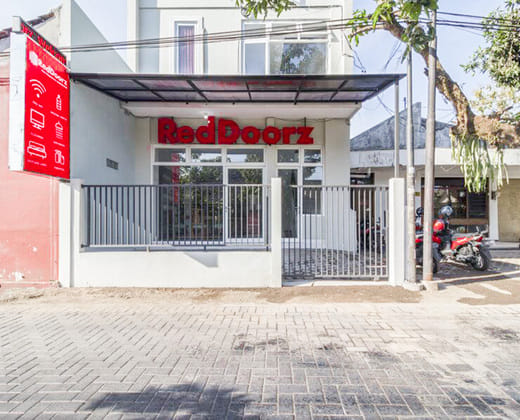 RedDoorz near Condongcatur Bus Station 