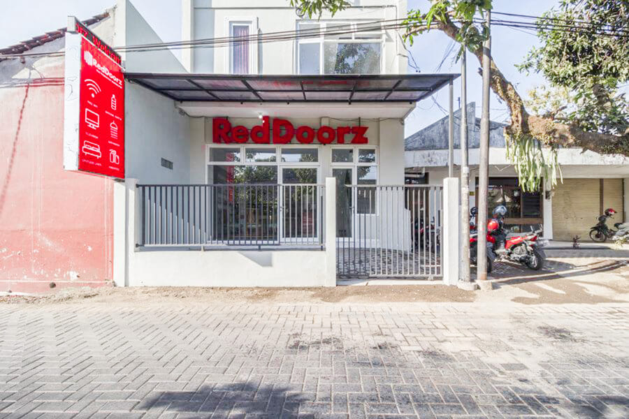 RedDoorz near Condongcatur Bus Station 