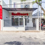 RedDoorz near Condongcatur Bus Station 