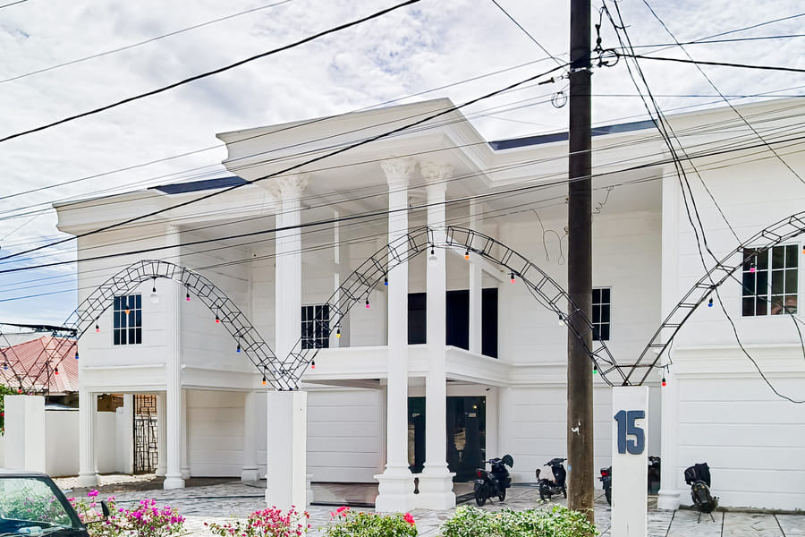 RedDoorz Premium Hotel Sopo Holong Sibolga