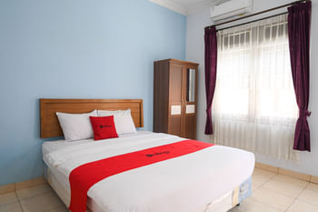RedDoorz @ De'balcon Accomodation Kuta Bali
