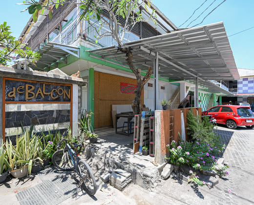 RedDoorz @ De'balcon Accomodation Kuta Bali