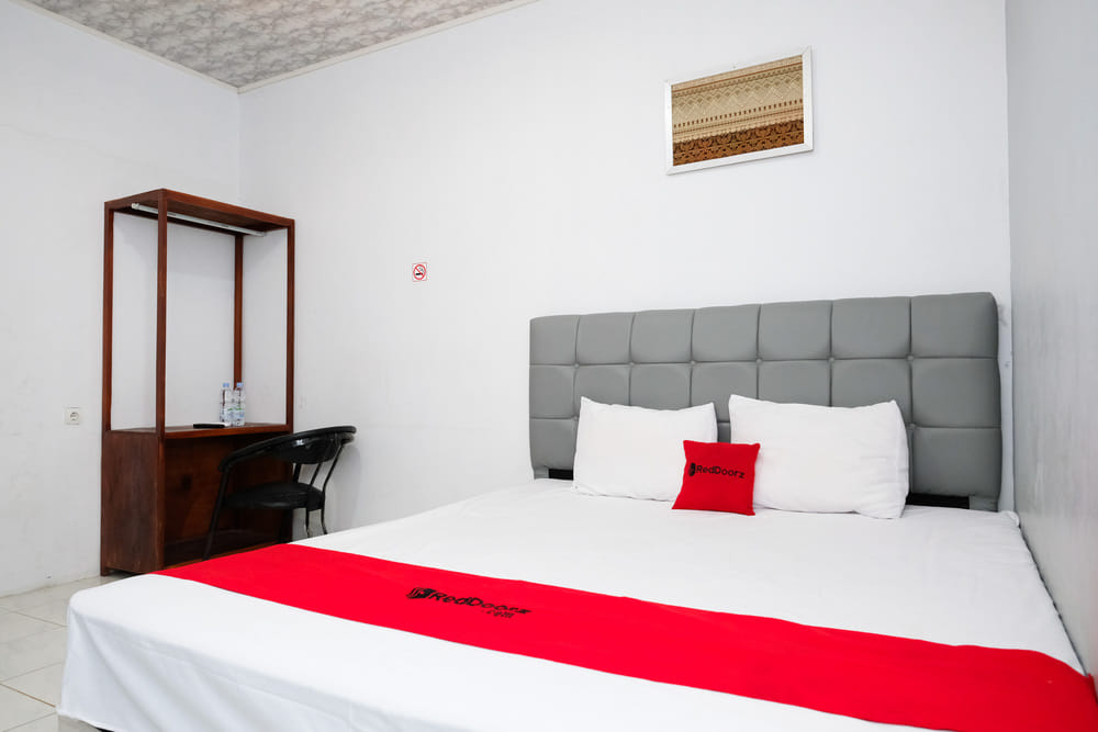 RedDoorz Deluxe Room