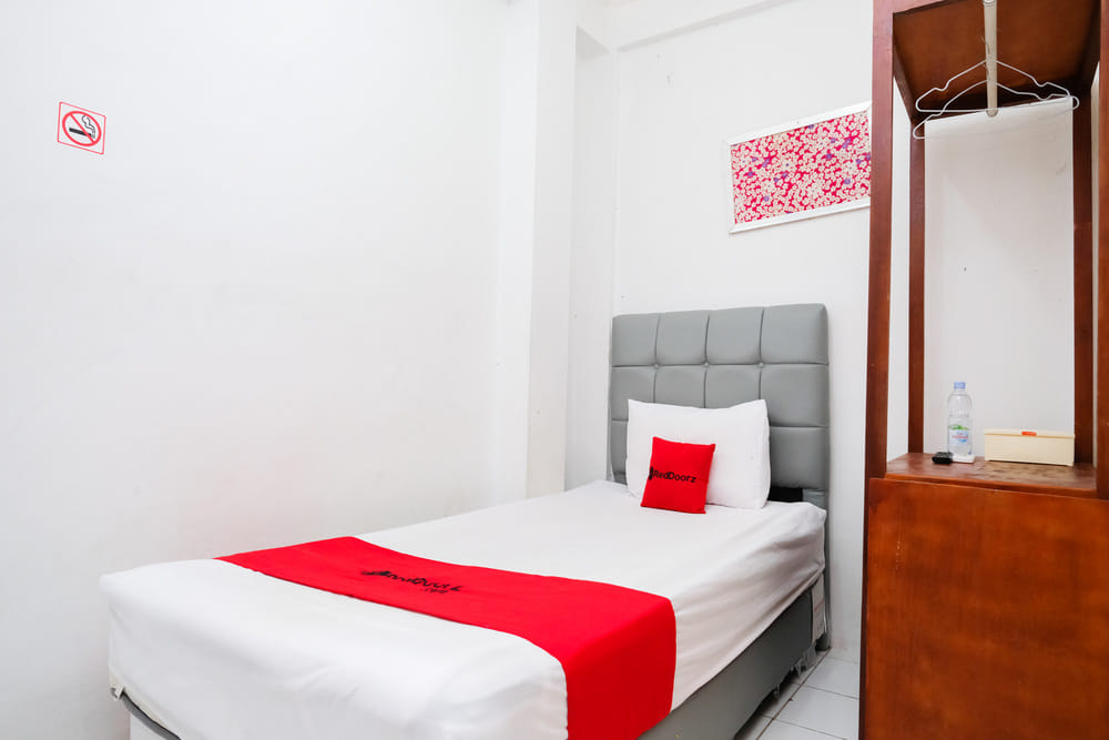 RedDoorz Single Room