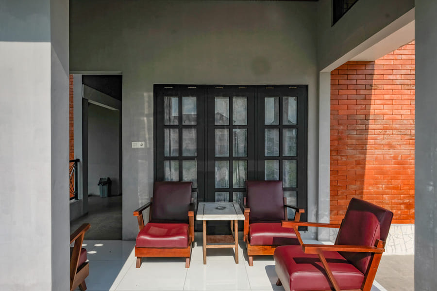 RedDoorz Near Graha Saba Buana 2