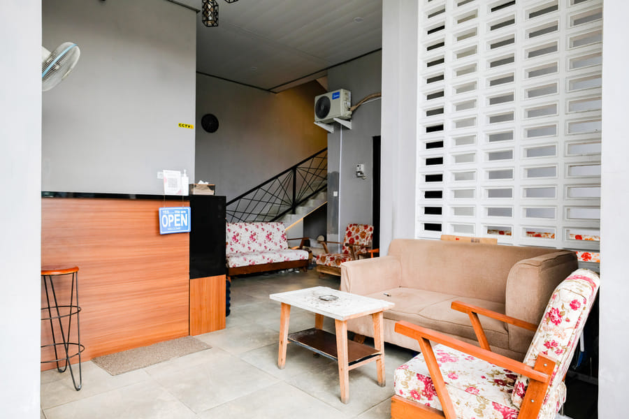 RedDoorz Near Graha Saba Buana 2