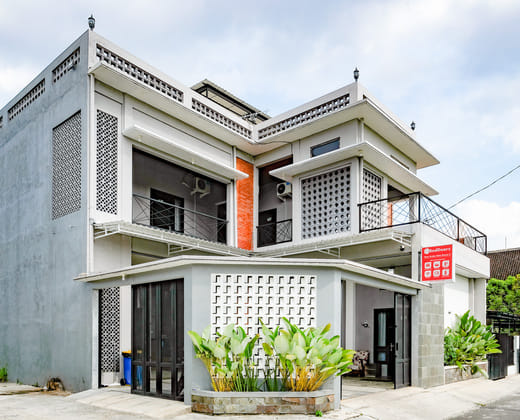 RedDoorz Near Graha Saba Buana 2