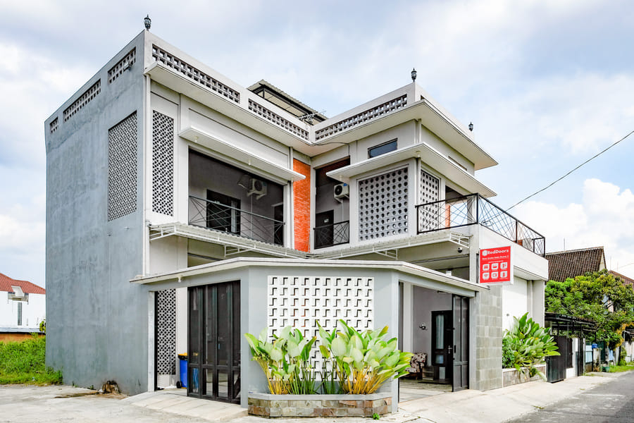 RedDoorz Near Graha Saba Buana 2