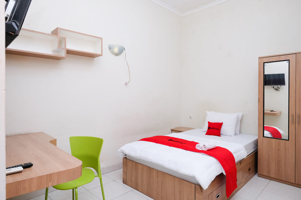 RedDoorz Single Room