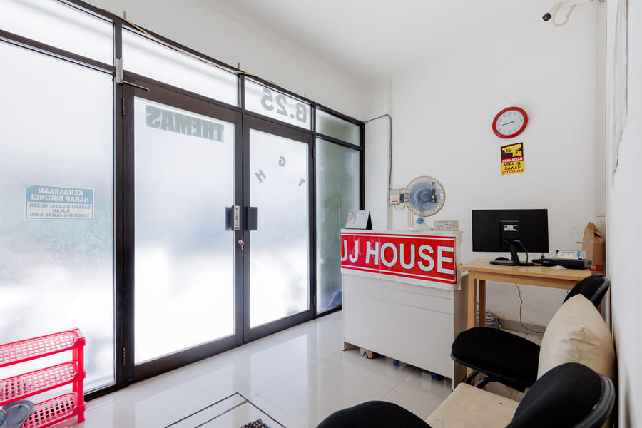 JJ House Mitra RedDoorz