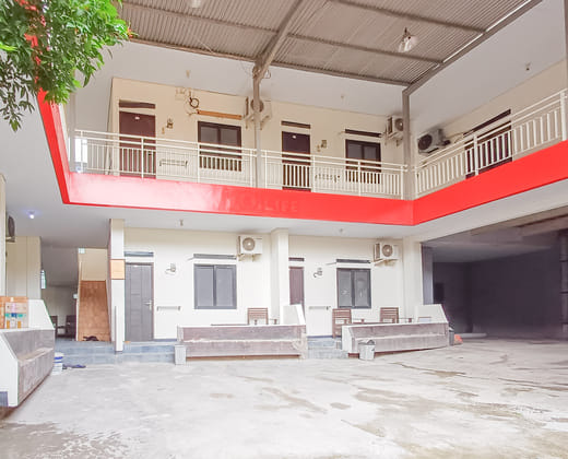 RedDoorz Syariah near Universitas Muhammadiyah Cirebon