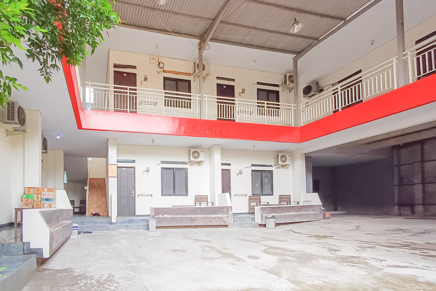 RedDoorz Syariah near Universitas Muhammadiyah Cirebon