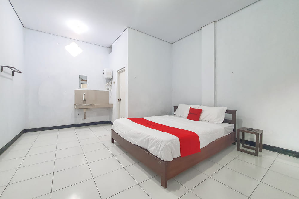 RedDoorz Room