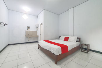 RedDoorz Syariah near Universitas Muhammadiyah Cirebon