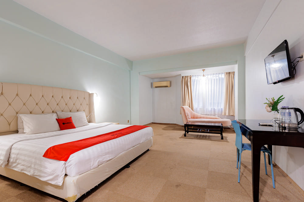 RedDoorz Superior Room