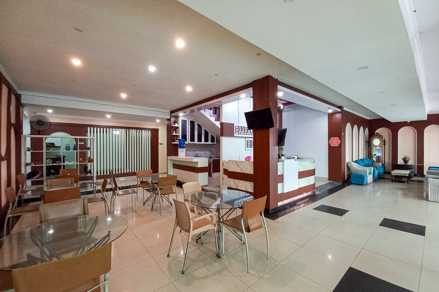 RedDoorz Hotel Baaraka near Living World