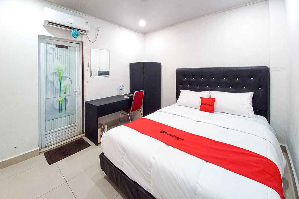 RedDoorz Room